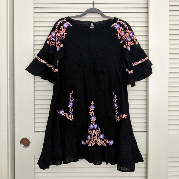 Free People Dresses & Skirts - Free People floral embroidery dress